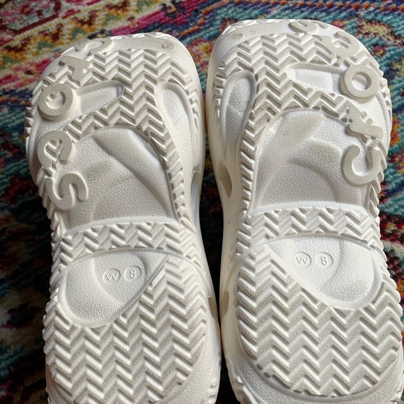 CROCS Summit White CAGED CLOG with cute jib bitz bling! Size 8 - Picture 7 of 9